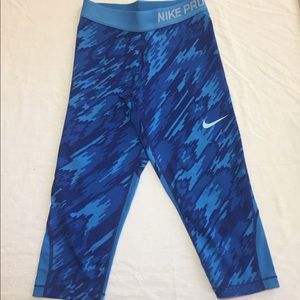 Nike girls Capri leggings